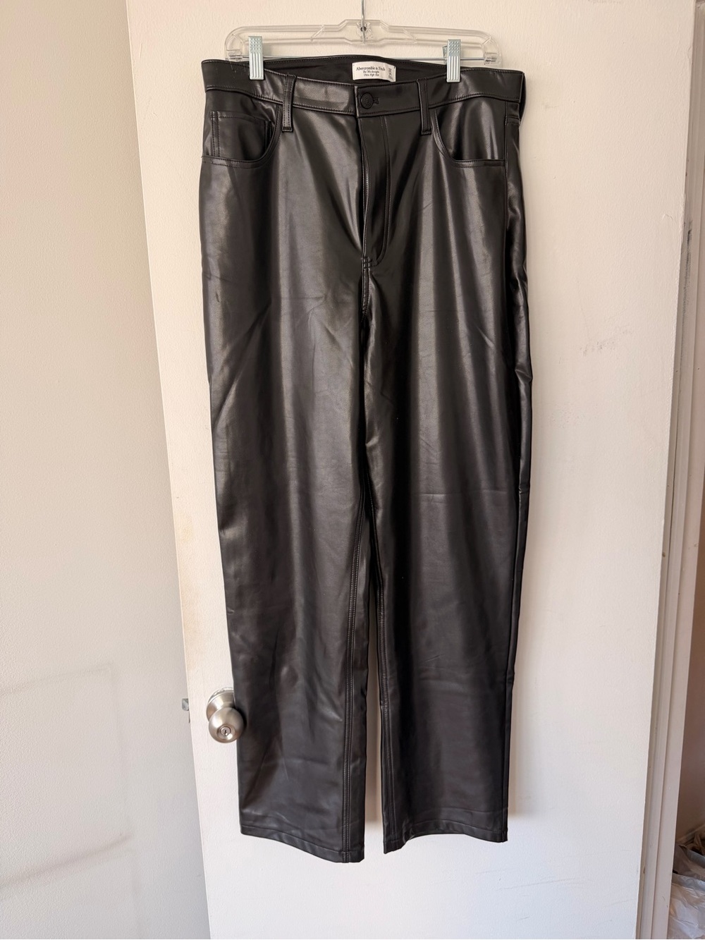 Abercrombie & Fitch The 90s Straight Ultra High Rise Leather Pants